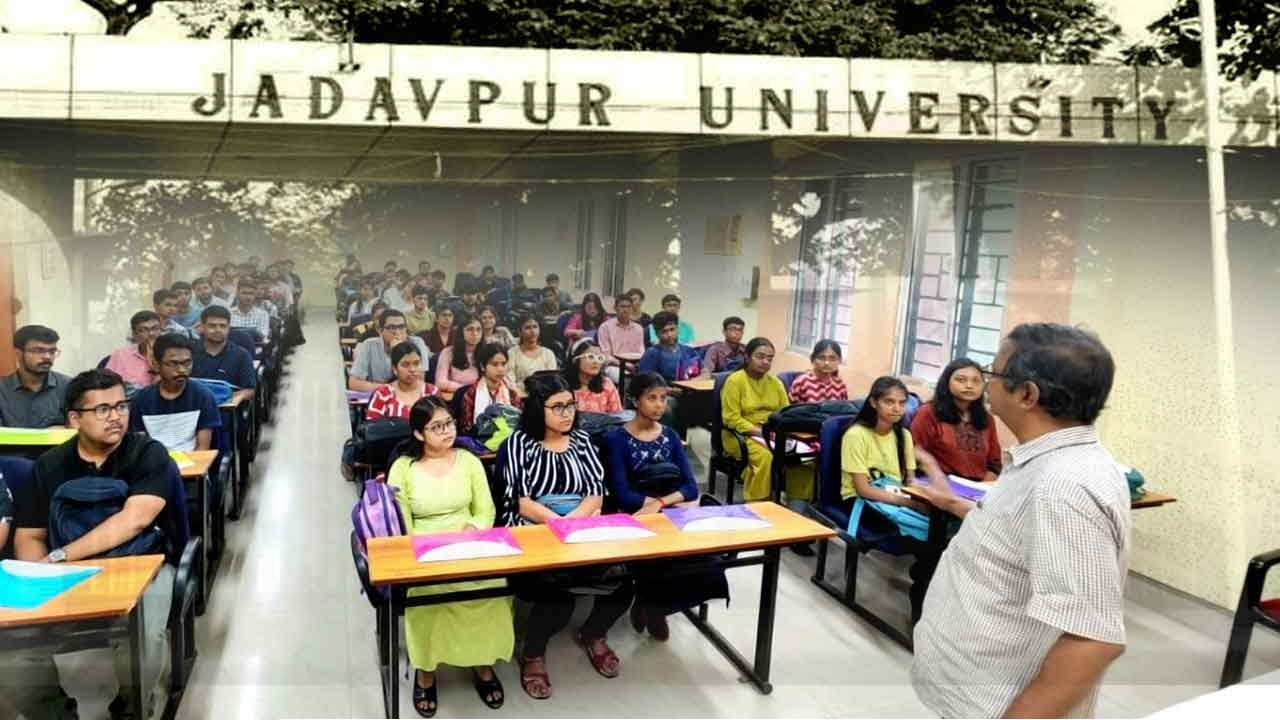 বাংলা পিএইচডি-তে তথ্য গোপনের নালিশ! যাদবপুরে অনিয়মের জুজু খতিয়ে দেখবে গবেষণা কমিটি