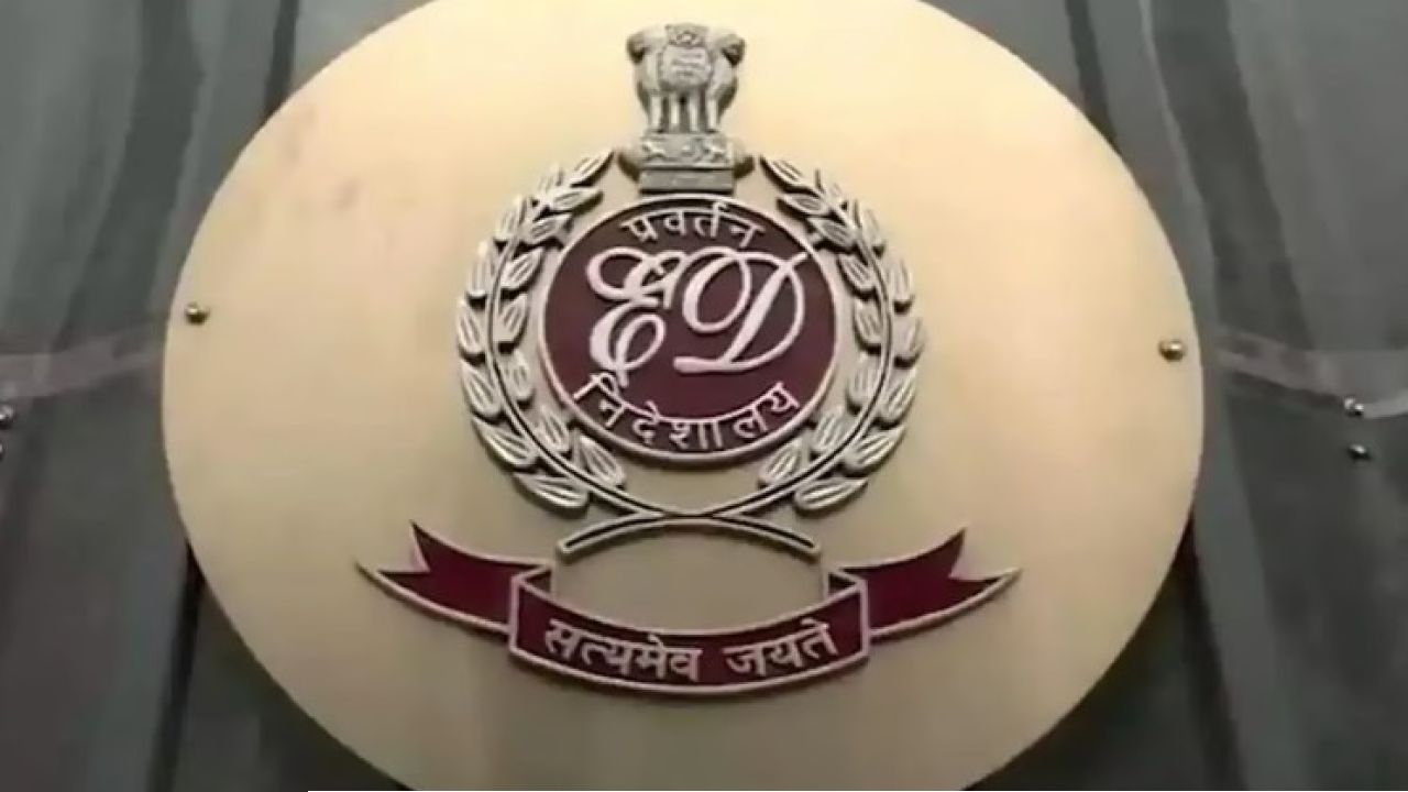 সোনা পাপ্পু কাণ্ডে ইডির মহা-অপারেশন! সাতসকালে শহরজুড়ে হানা, তালা ভেঙে ডিসি শান্তনুর রাজপ্রাসাদে অফিসারেরা