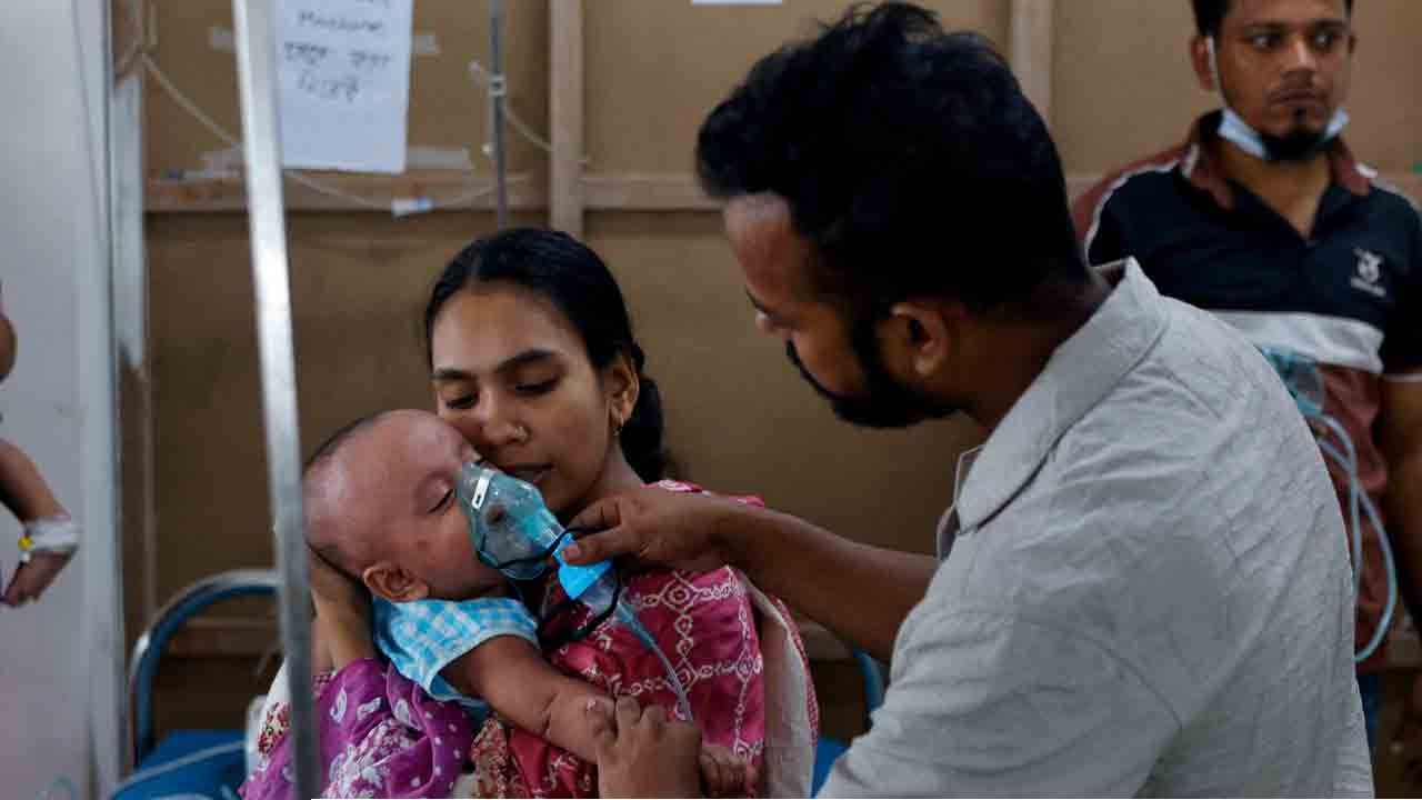 বাংলাদেশে বেলাগাম হামের তাণ্ডব! ৫০০ ছাড়াল শিশুমৃত্যু, ইউনূস সরকারের গাফিলতিতেই কি লাগল মড়ক?