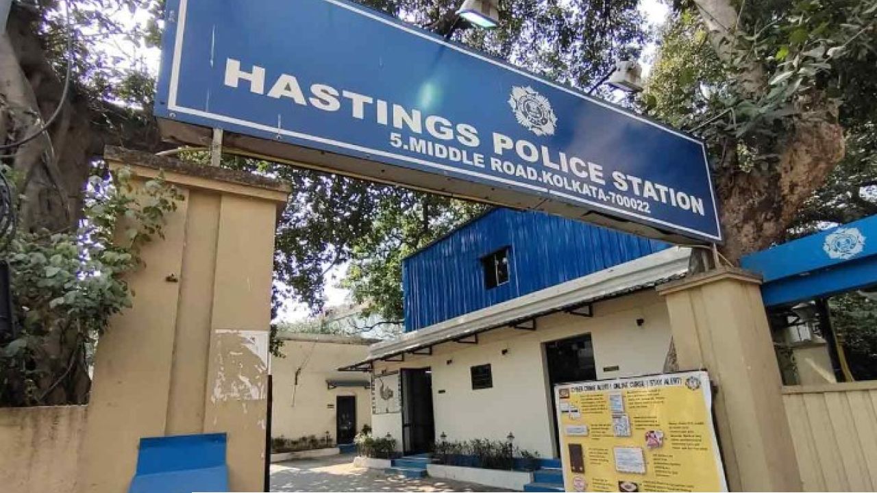 খেলার ছলে নেমে এলো মৃত্যু! খাস কলকাতায় বাতিস্তম্ভের লাইট ভেঙে মৃত্যু ৬ বছরের শিশুর