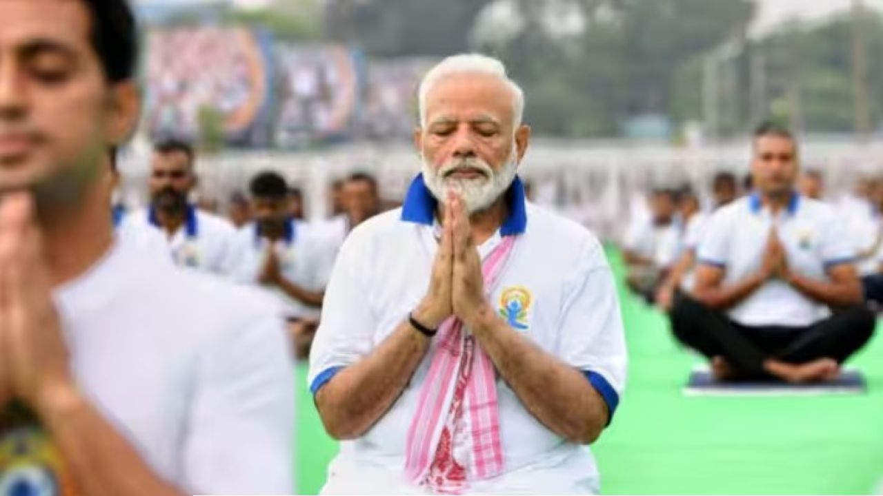 পালাবদলের পরই মোদীর রাজকীয় উপহার! ২১ জুন রেড রোডে মহাযোগের আসর, তুঙ্গে নবান্নের তৎপরতা!