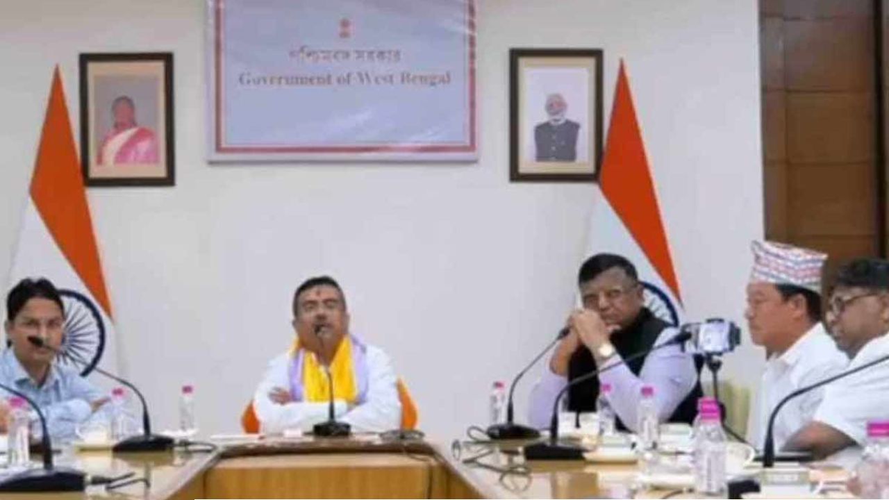 পাহাড়ে নতুন সমীকরণ! সরকার বদলাতেই শুভেন্দুর দরবারে গুরুংরা, ৩ পুরসভায় নিযুক্ত প্রশাসক