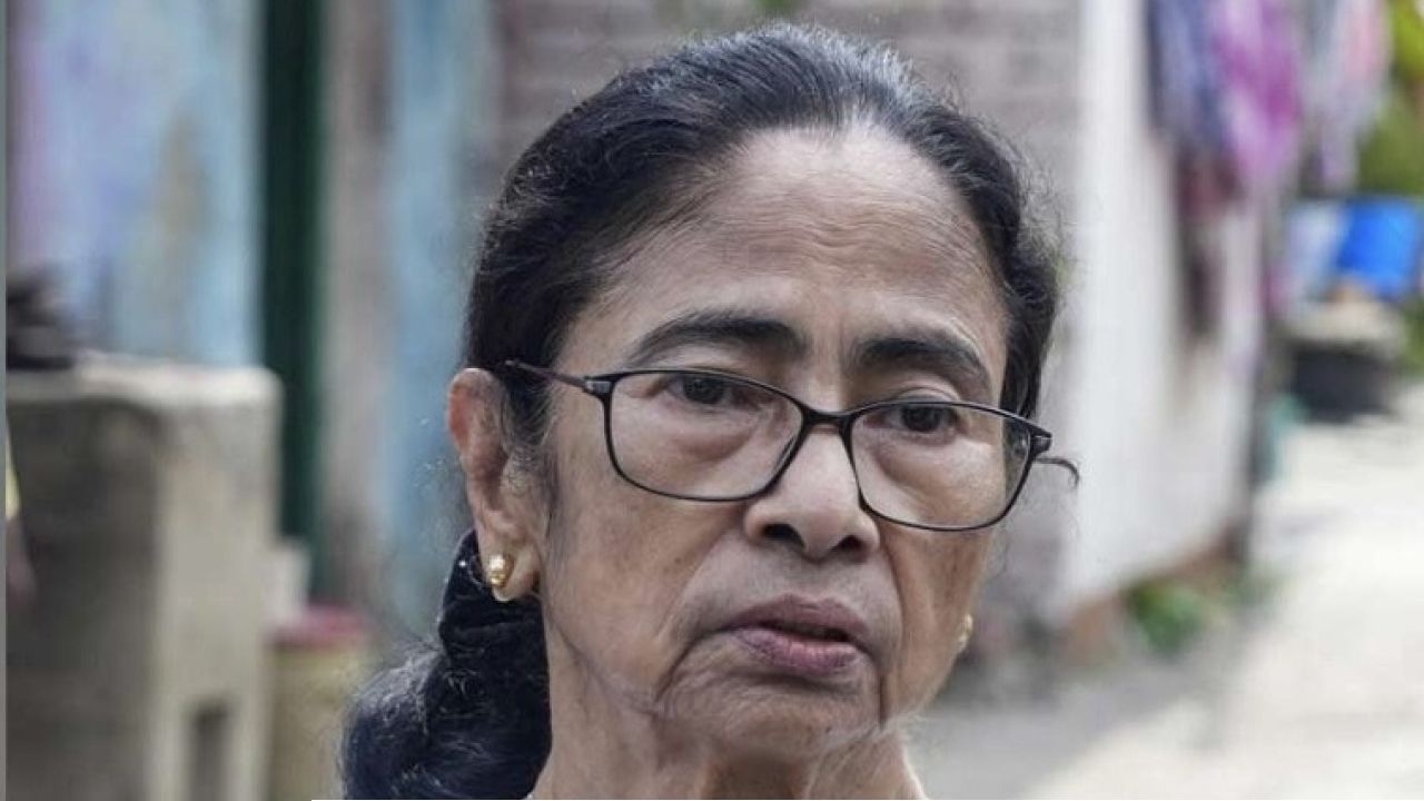 মমতার হাইপ্রোফাইল বৈঠকে বিধায়কদের গণ-অনুপস্থিতি! ৮০ জনের মধ্যে এলেন মাত্র ২০, রাগে বৈঠকই বাতিল করলেন নেত্রী?