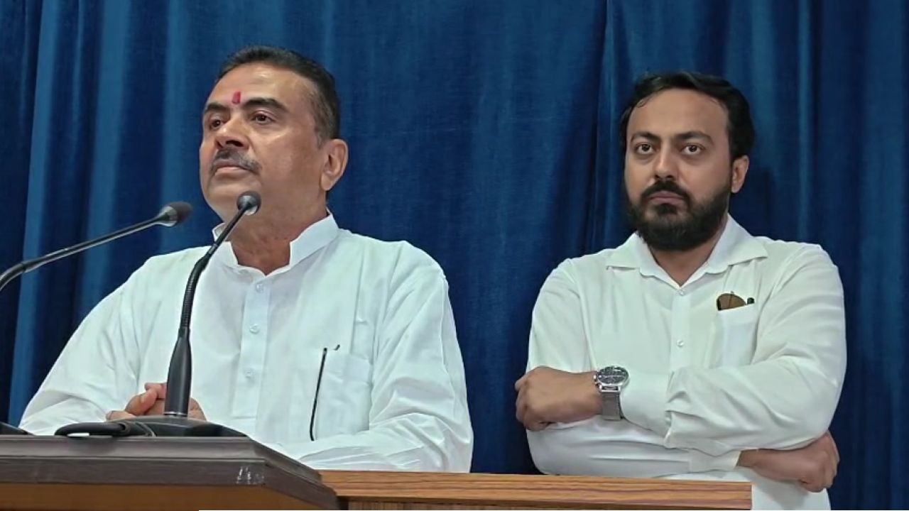 &lsquo;পুরুষদের&rsquo; অ্যাকাউন্টে লক্ষ্মীর ভাণ্ডারের টাকা! নবান্নে দাঁড়িয়ে দুর্নীতি ফাঁস করে চরম হুঁশিয়ারি মুখ্যমন্ত্রী শুভেন্দুর
