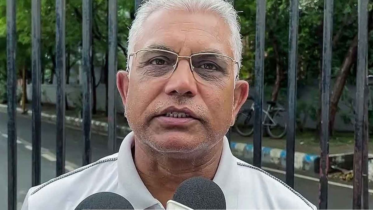 ‘তৃণমূল তো জঙ্গি সংগঠন, ব্যান করা হোক দলটাই!’ রেজোলিউশন কাণ্ডে এবার মারাত্মক তোপ দিলীপের, টানলেন ‘কান কাটা’ মাসির গল্প