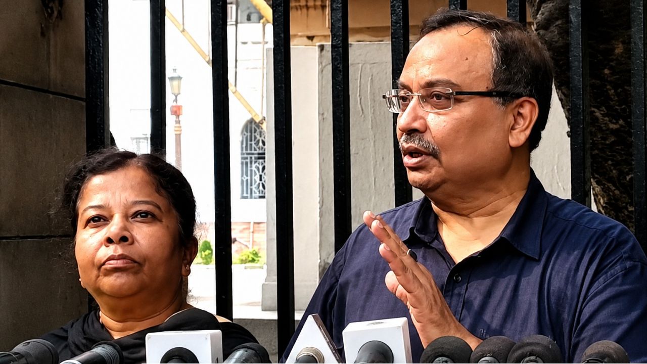 সচিবের টেবিলে পেপার ওয়েট চাপা দিয়ে &lsquo;গোপন&rsquo; চিঠি রাখলেন কুণাল! বিধানসভায় নজিরবিহীন ড্রামা, চরম বিপাকে তৃণমূল