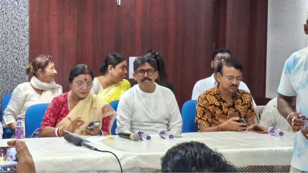 টলিউড থেকে চিরতরে মুছে গেল ‘বিশ্বাস ব্রাদার্স’-এর সাম্রাজ্য! বিলুপ্ত ফেডারেশন ও ২৬টি গিল্ড, এবার দিল্লি থেকে নিয়ন্ত্রিত হবে টালিগঞ্জ?