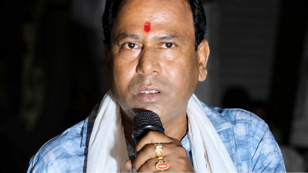 মৌচাকে ঢিল! বালি থেকে কয়লা পাচার, অবশেষে পুলিশের জালে দাপুটে 'প্রভাবশালী' তৃণমূল নেতা, এবার কোন বড় মাথার পালা