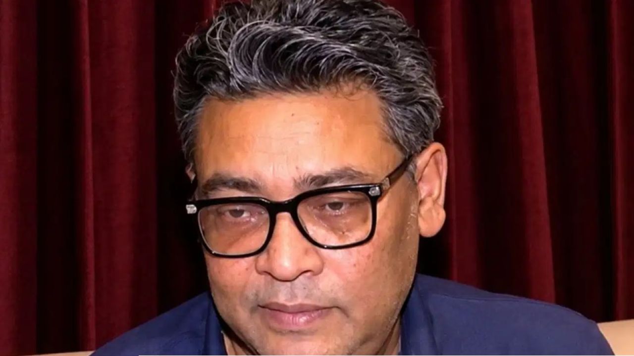 ভুয়ো লোগো ব্যবহার করে কোটি কোটি টাকার পুজো-বাণিজ্য! সস্ত্রীক প্রাক্তন মন্ত্রী ইন্দ্রনীল সেনের বিরুদ্ধে বিস্ফোরক এফআইআর