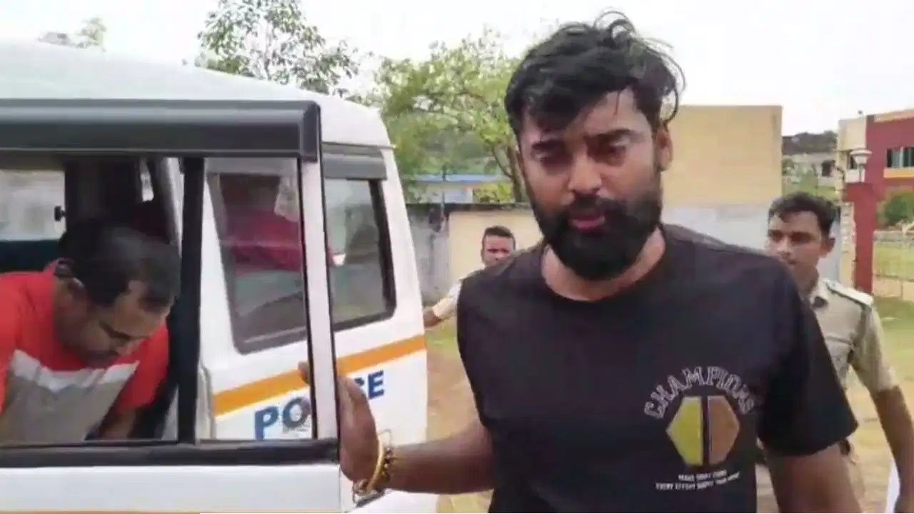 জেলবন্দি হেভিওয়েটদের থেকেও শিক্ষা নেই! এবার বাঁকুড়ায় চাকরি দেওয়ার নামে লাখ লাখ টাকা হাতিয়ে শ্রীঘরে একঝাঁক তৃণমূল নেতা