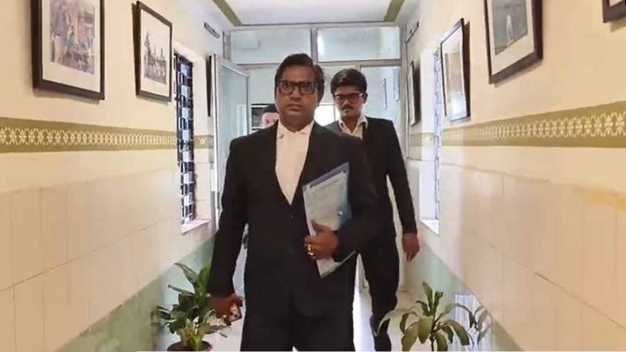 &lsquo;মায়ের শরীর খারাপ&rsquo; নাকি আসল কারণ অন্য? সোনামুখীর তৃণমূল পুরপ্রধান সন্তোষের আকস্মিক পদত্যাগে ছড়াল তীব্র চাঞ্চল্য!