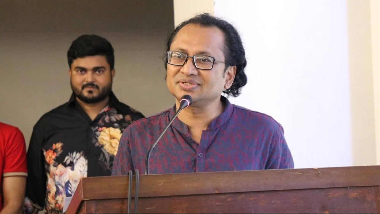 দিল্লি বিমানবন্দরে চরম অপমান! আড়াই ঘণ্টা আটকে থেকে মোক্ষম জবাব দিলেন তারেকের উপদেষ্টা, তোলপাড় দুই বাংলা