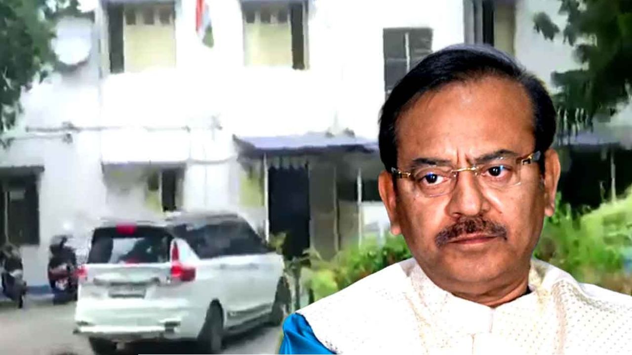 তিনবার তলব এড়ানোর পর তদন্তে যোগ প্রাক্তন ক্রীড়ামন্ত্রীর, নতুন করে চর্চায় নিরাপত্তা বিতর্ক