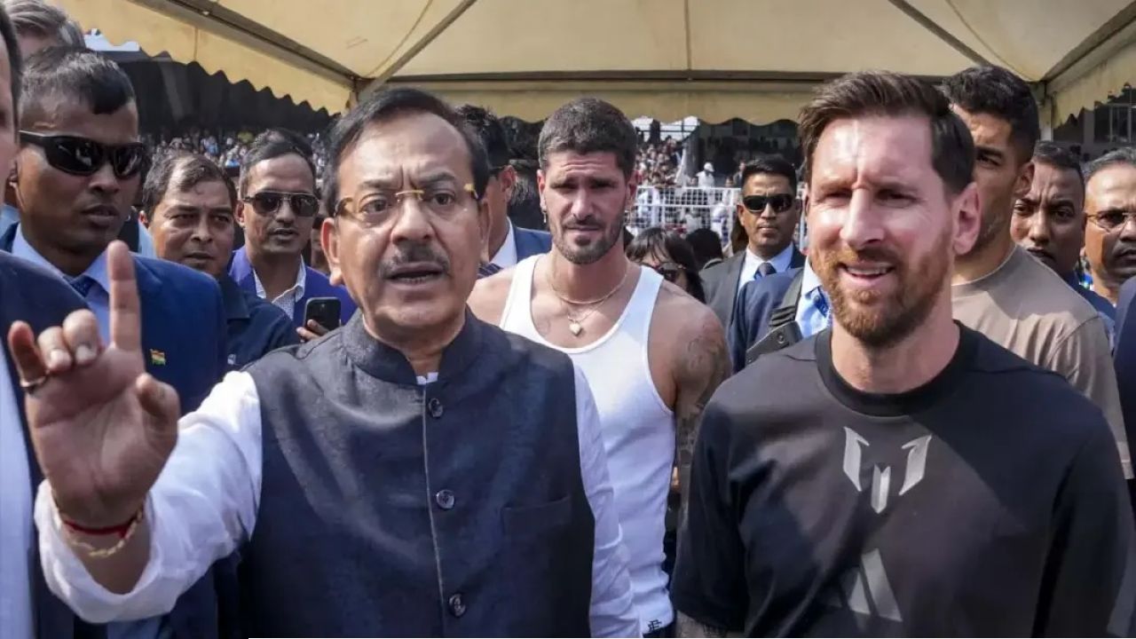 যুবভারতীর বিতর্কিত অনুষ্ঠান, বিশৃঙ্খলা ও অভিযোগ ঘিরে দ্বিতীয় দফার প্রশ্নবাণে প্রাক্তন ক্রীড়ামন্ত্রী 