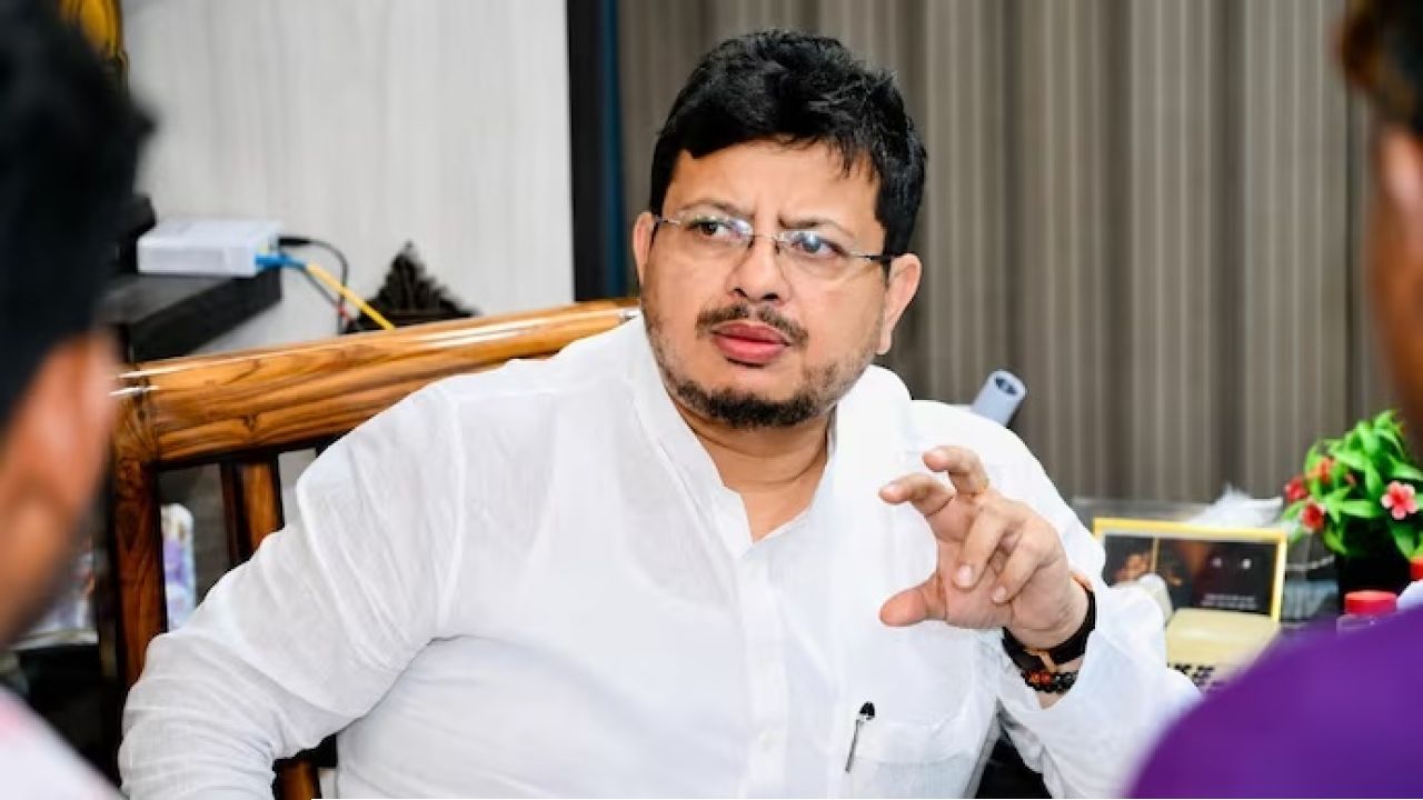 মমতা-অভিষেককে বাদ দিয়েই ‘আসল’ তৃণমূল? নাম-প্রতীক নিয়ে কমিশন দরবারে বিস্ফোরক ঋতব্রত!