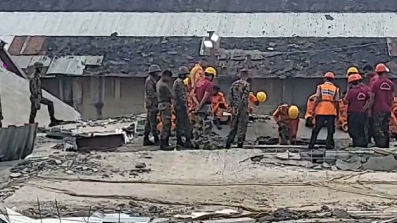 মৃত্যুপুরী তারাতলা! রাতভর ধ্বংসস্তূপে সেনার রুদ্ধশ্বাস ‘অপারেশন’, তারাতলা কাণ্ডে উচ্চস্তরীয় সিট গঠন