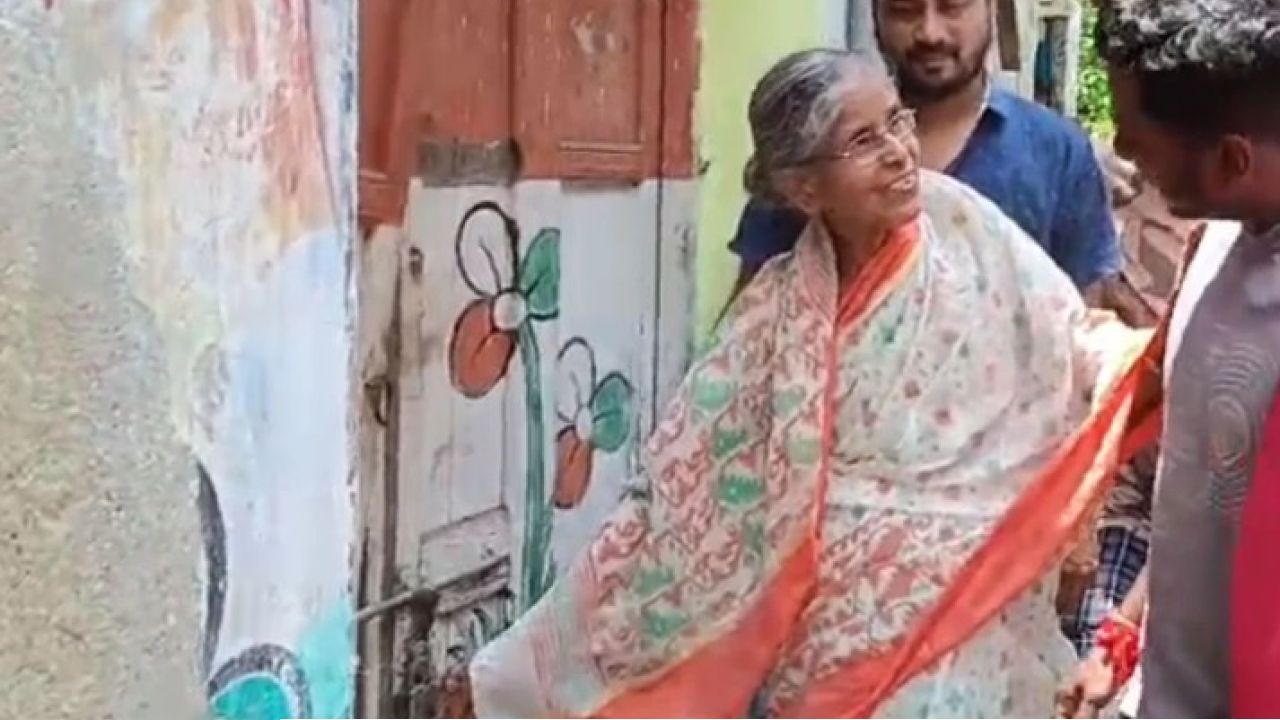 ভাড়া না দিয়ে বৃদ্ধ দম্পতিকে মারধর! অবশেষে তৃণমূলের সেই পার্টি অফিস দখলমুক্ত করে বড় চমক বিজেপির