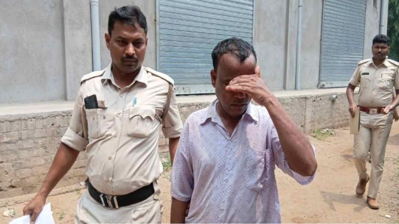 হাসপাতালে চাকরির টোপ দিয়ে লক্ষ লক্ষ টাকার খেলা! ওন্দায় পুলিশের জালে দাপুটে তৃণমূল নেতা, তোলপাড় বাঁকুড়া