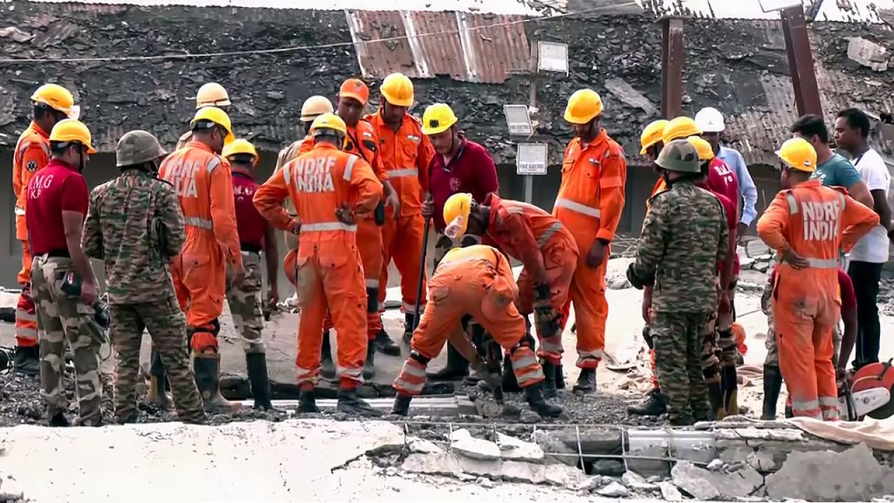 নড়বড়ে টিনের শেডের উপরেই চলছিল ঢালাইয়ের কাজ, তারাতলা বিপর্যয়ে ফরেন্সিকের দাবি 