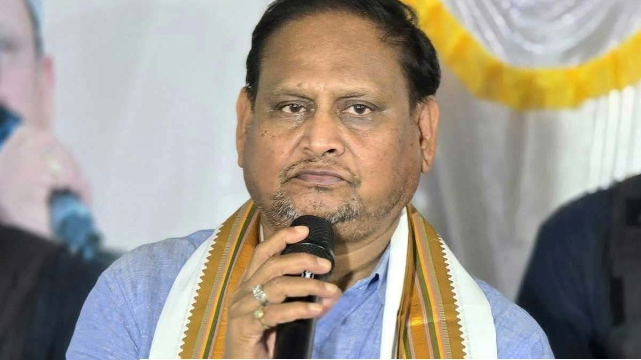 ‘স্যাটাভাঙা মার’ হুঁশিয়ারির পরই পুলিশের তৎপরতা, রেজিনগরের বিধায়ক হুমায়ুনের বাড়িতে নোটিস 