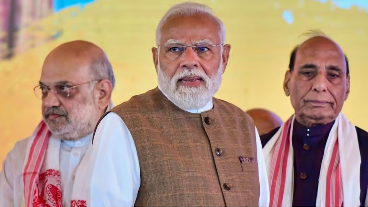 বাদল অধিবেশনের আগেই মোদীর মন্ত্রিসভায় বিরাট রদবদল? ‘এক দেশ এক ভোট’ ও ‘আসন পুনর্বিন্যাস’ বিল পাসের ঘুঁটি সাজাচ্ছে দিল্লি!