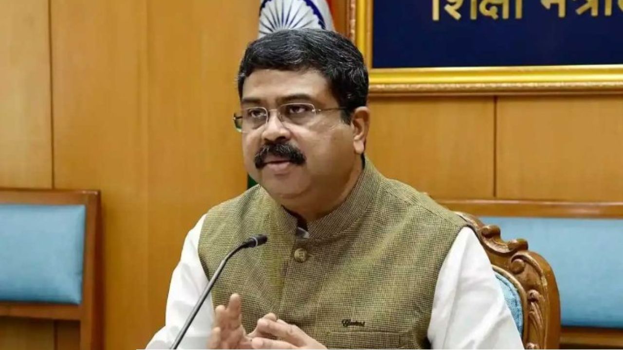 ‘দু’বার খারিজ আর্জি!’ অবশেষে কেন মোদী সরকারের মোচড়? ফাঁস ধর্মেন্দ্র প্রধানের ইস্তফার আসল কারণ!