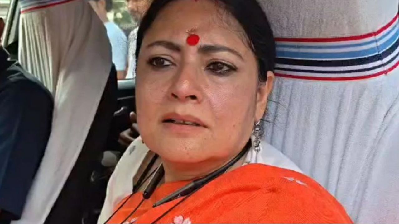 ‘ফুটপাতে গাড়ি রাখলেই সোজা কেস!’ মাঝরাতে শহরের রাস্তায় সারপ্রাইজ ভিজিটে অগ্নিমিত্রা পাল