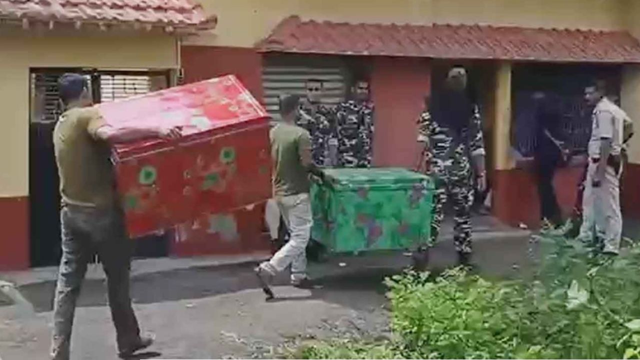 অনুব্রত-ঘনিষ্ঠের আত্মীয়ের বাড়িতে হানা, উদ্ধার ৩২ কোটি নগদ ও বিপুল সোনা!