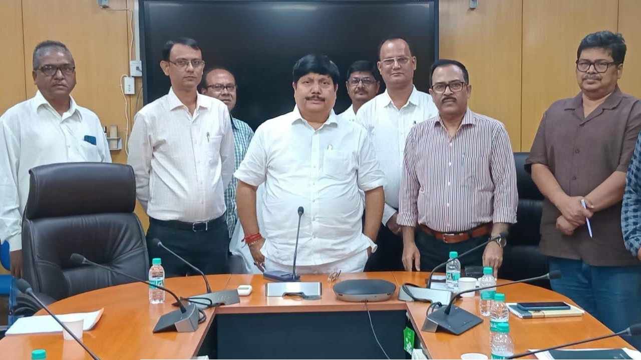 ১০ দিনে খুলছে ১৮ জুটমিল! অর্জুন সিংয়ের মহা-উদ্যোগে কাজে ফিরছেন হাজার হাজার শ্রমিক