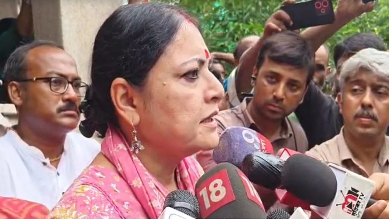  'দৃষ্টান্তমূলক শাস্তি হবেই', বারুইপুরে নির্যাতিতার পরিবারের পাশে দাঁড়িয়ে আশ্বাস অগ্নিমিত্রা পালের 