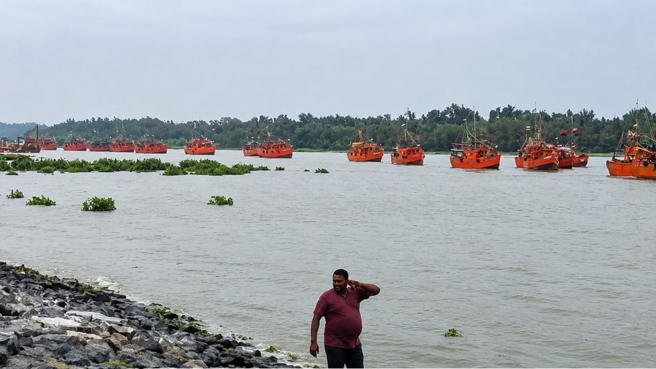 সমুদ্রের বুকে উধাও ট্রলার! ১৫ মৎস্যজীবীকে নিয়ে হুলুস্থুল দিঘার উপকূলে, ময়দানে কোস্ট গার্ড