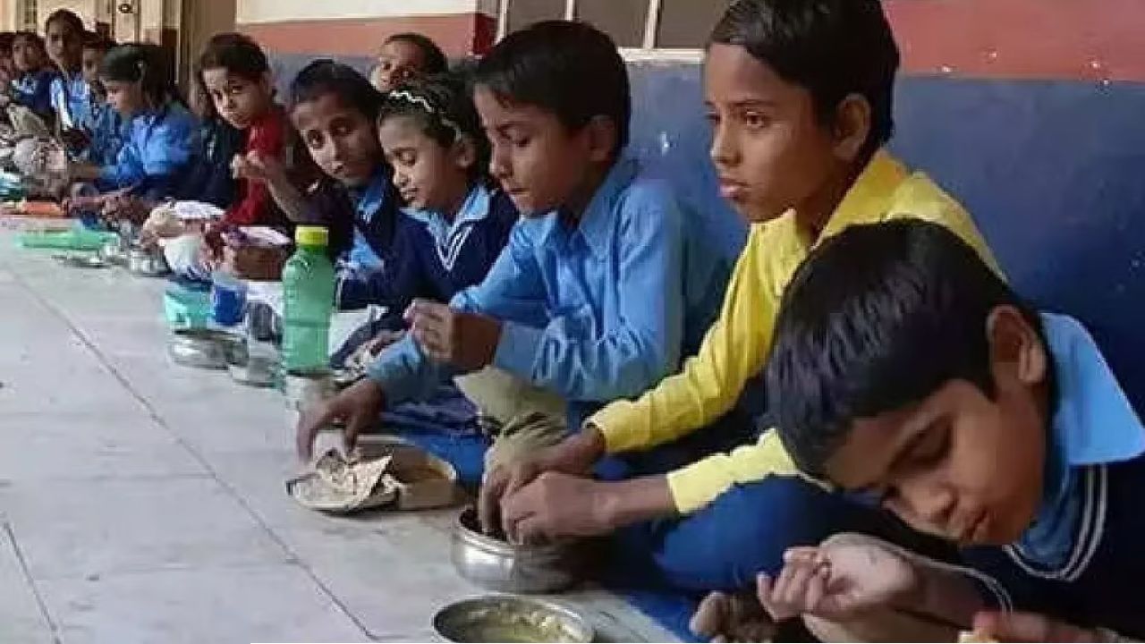  চার মাস ধরে বকেয়া না মেলায় ডিম-সবজি বন্ধ, আপাতত খিচুড়িই ভরসা শিশু ও অন্তঃসত্ত্বা মায়েদের 