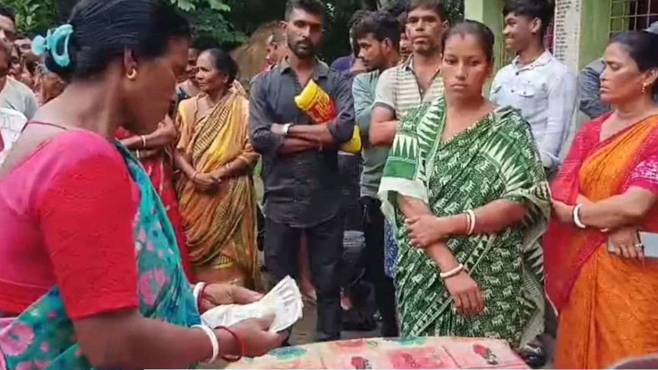 চাপে ‘পুষ্পা’র সেনাপতি! আবাসের কাটমানি ফিরছে গ্রামবাসীদের হাতে