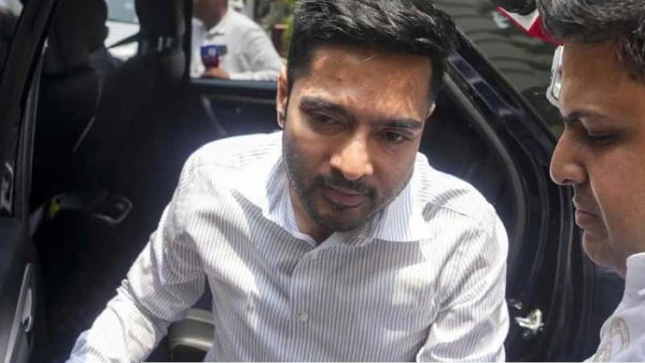 অবশেষে হার মানলেন অভিষেক! ডিজে মামলায় কণ্ঠস্বর দিতে পৌঁছলেন বিধাননগর আদালতে