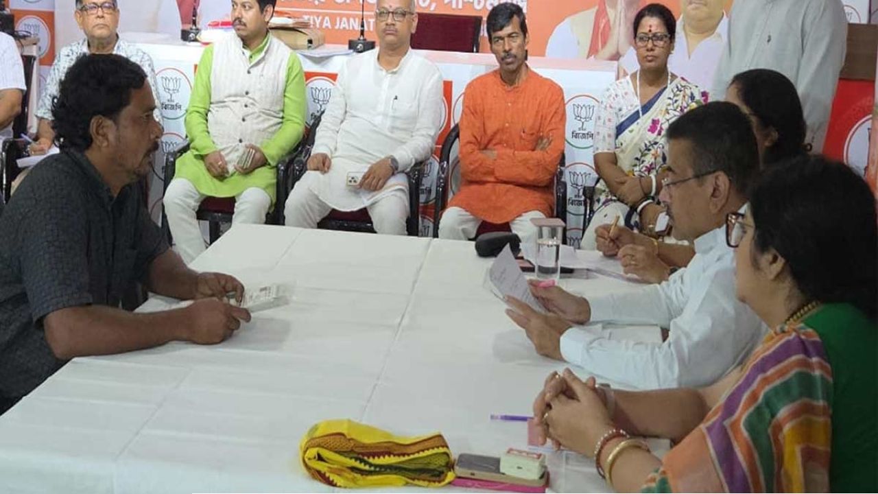‘দেখব না, কাজ করব’! নিহত ছাত্রের পরিবারের সামনে বার্তা শুভেন্দুর 