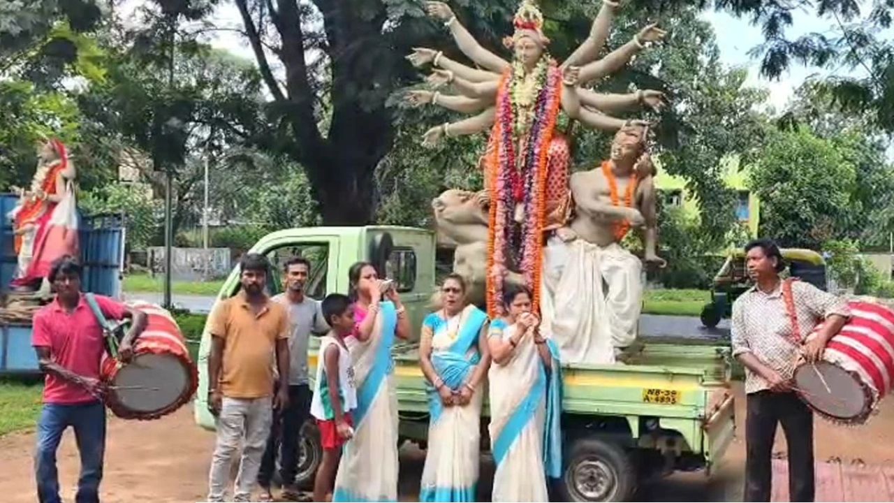জগন্নাথের রথ বেরোতেই বেজে উঠল আগমনী ঢাক , আগাম পুজোর আবহে ভাসছে দুর্গাপুর