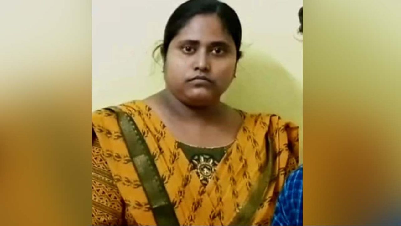  চাকরি হারানোর আশঙ্কা, মানসিক অবসাদ! চিকিৎসাধীন শিক্ষিকার মৃত্যু ঘিরে চাঞ্চল্য