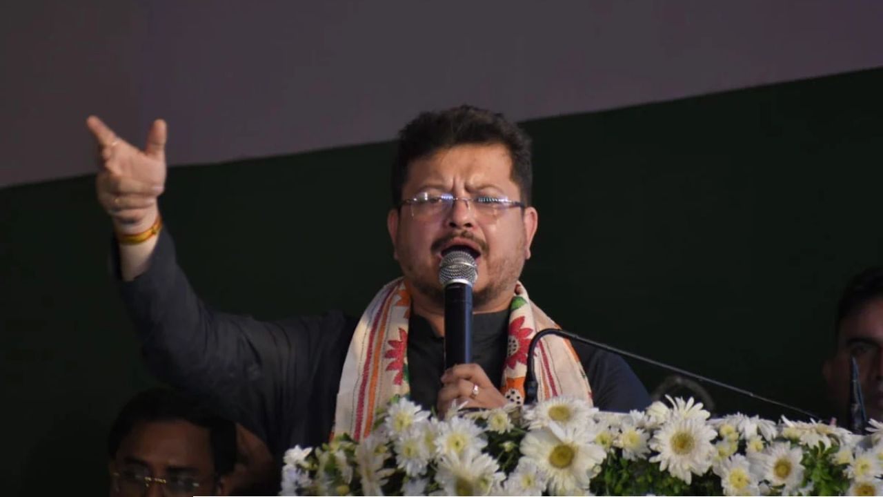 ‘প্রতীক-তহবিল পেলে শহিদ পরিবারকে ১০ হাজার’, একুশের মঞ্চে বড় ঘোষণা ঋতব্রতের