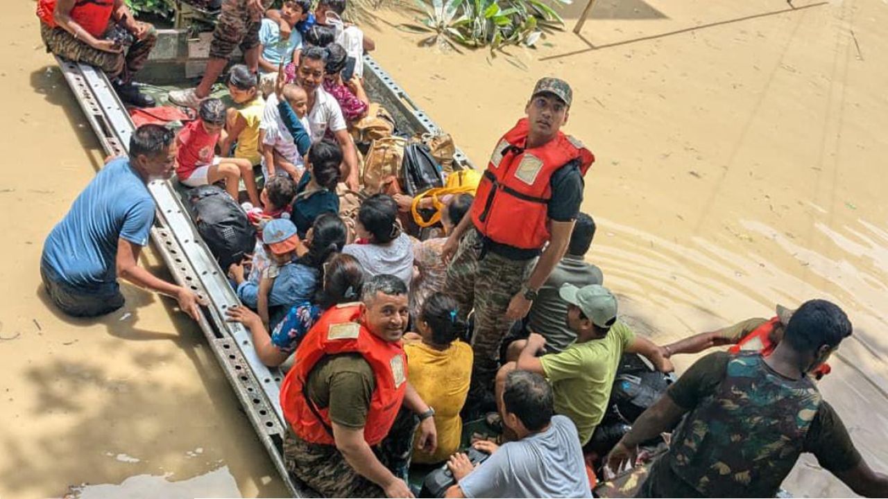অসমে মেঘভাঙা বৃষ্টির প্রলয়! জলবন্দি লাখ লাখ, একদিনেই মৃত ২১