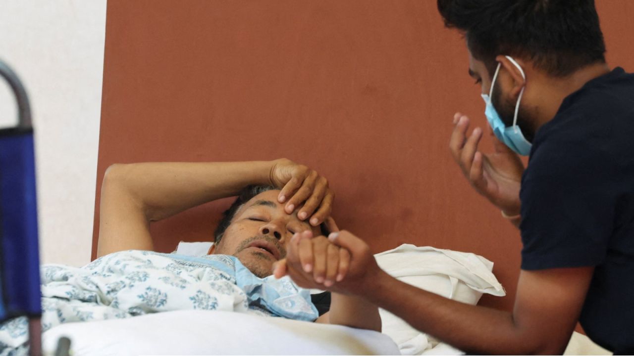 ‘দাবি না মানলে অনশন চলবে’, হাসপাতাল থেকেই সরকারের কাছে বার্তা সোনমের 