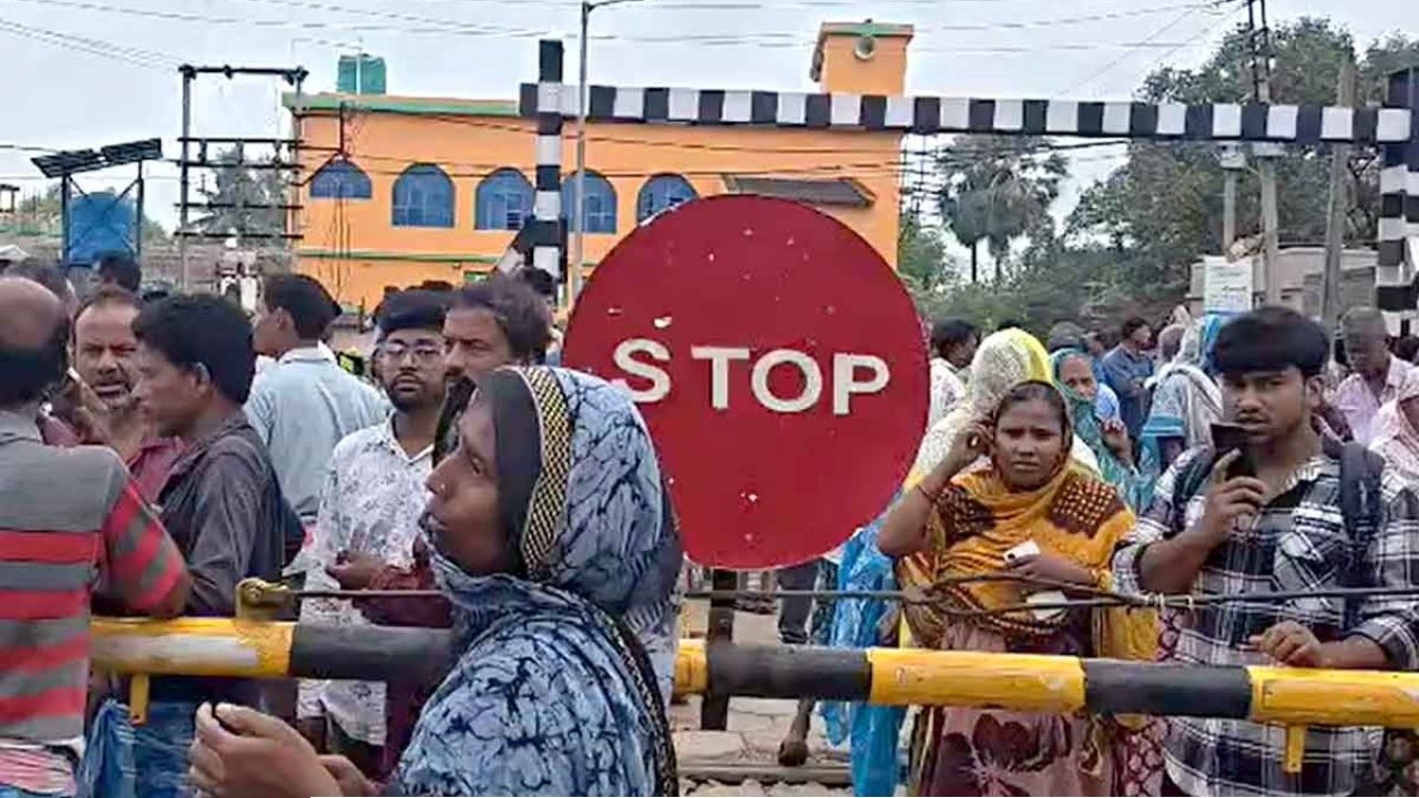 চার পড়ুয়ার মৃত্যুর পরই বড় সিদ্ধান্ত! মুর্শিদাবাদের সেই লেভেল ক্রসিং তুলে সাবওয়ে তৈরির প্রস্তাব পাঠাচ্ছে রেল
