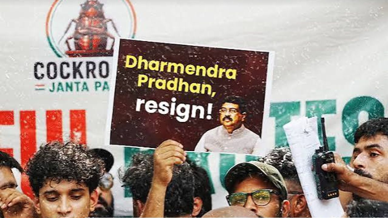 ধর্মেন্দ্র প্রধানের ইস্তফায় অনড় বিরোধীরা, হট্টগোলে মুলতুবি লোকসভা 