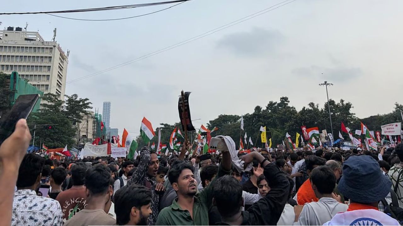 রণক্ষেত্র ধর্মতলা! ছাত্র-পুলিশ সংঘর্ষে উত্তাল কলকাতা, ডোরিনায় তুমুল ধুন্ধুমার