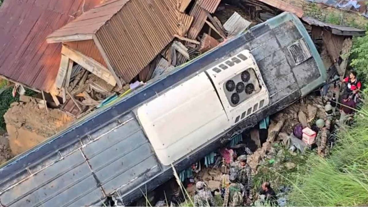অমরনাথ দর্শন সেরে ফেরার পথে বড় দুর্ঘটনা! বাস উল্টে আহত ৩৯ তীর্থযাত্রী