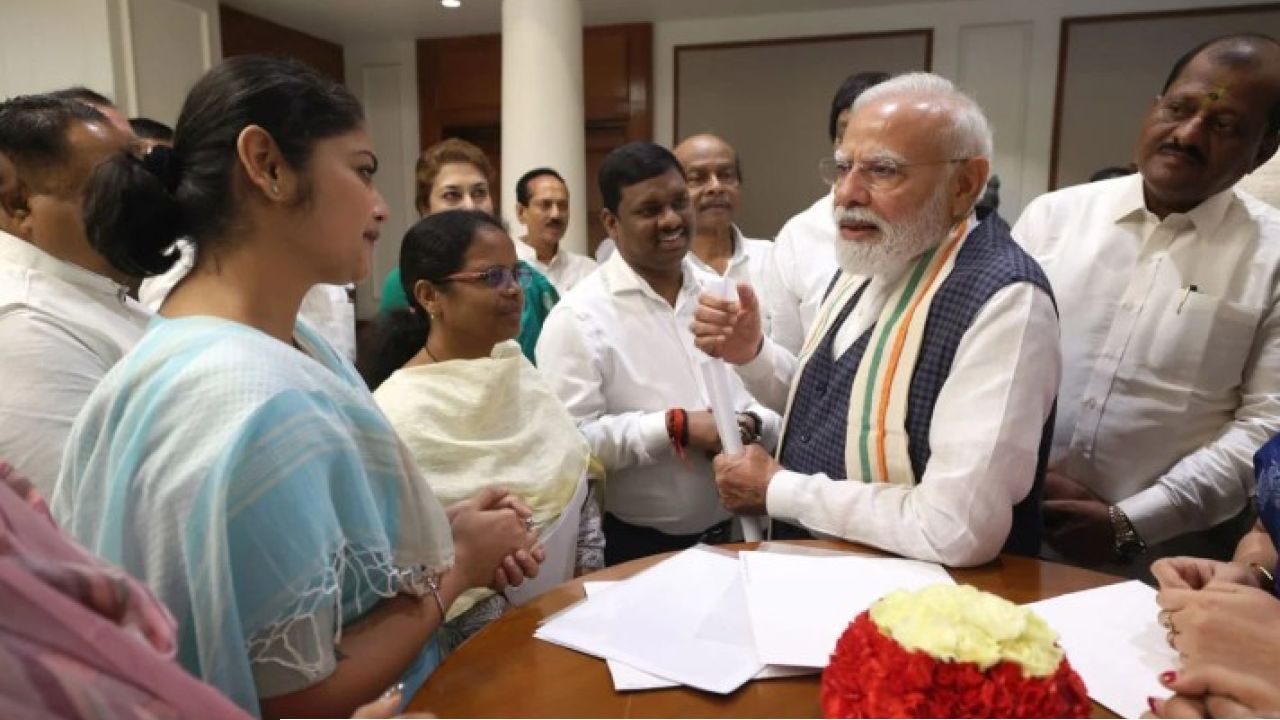 খাম খুলতেই অবাক এনসিপিআই সাংসদরা, ব্রেকফাস্ট টেবিলেই বড় চমক দিলেন মোদী!
