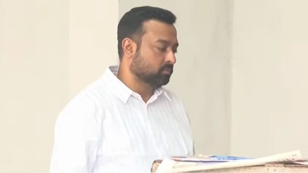 রবিবার নির্ধারিত সময়ের আগেই ভবানী ভবনে সুমিত! জেরায়  এবার কী বড় তথ্য ফাঁস করছেন অভিষেকের পিএ সুমিত?