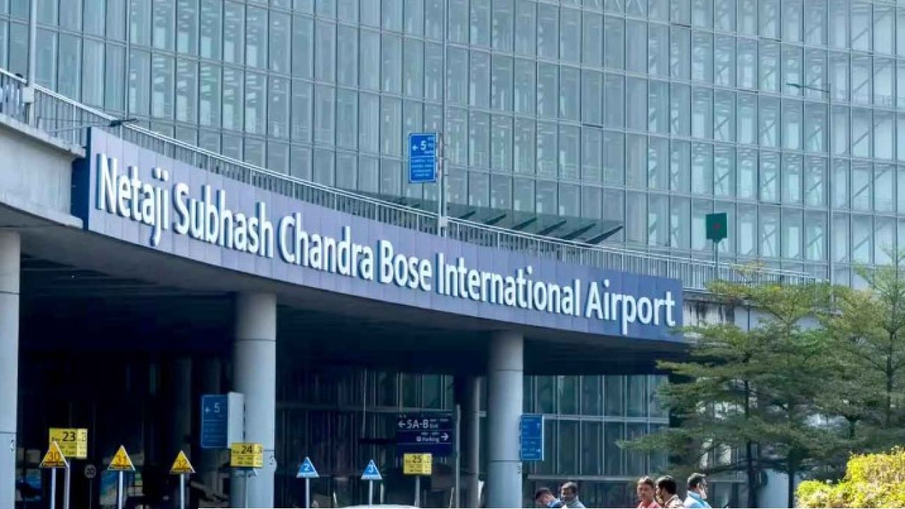 অবতরণের মুখে পাইলটের চোখে তীব্র লেজার আলো! ১৫৯ যাত্রী নিয়ে এড়ানো গেল বড়সড় বিমান দুর্ঘটনা