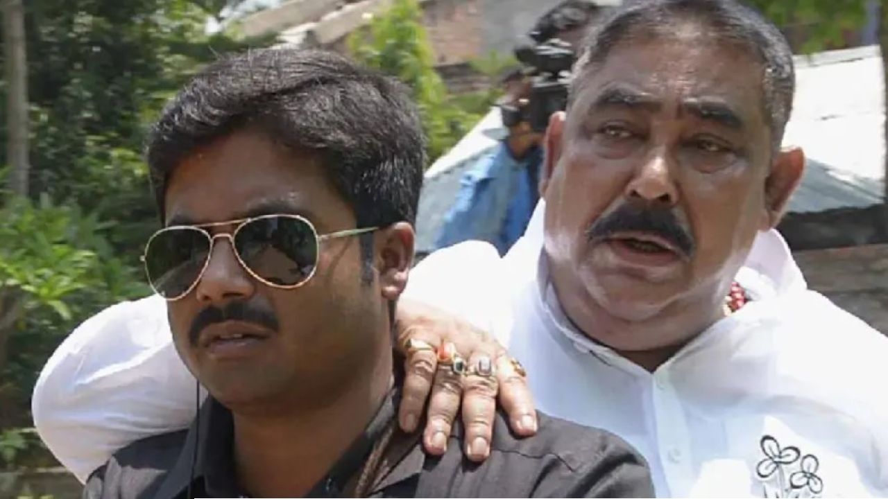 বোলপুরের ফ্ল্যাটে রাতভর তল্লাশি, গভীর রাতে গ্রেফতার অনুব্রতের প্রাক্তন দেহরক্ষী সায়গল, নেপথ্যে কি বালি মাফিয়ার কালো টাকা?