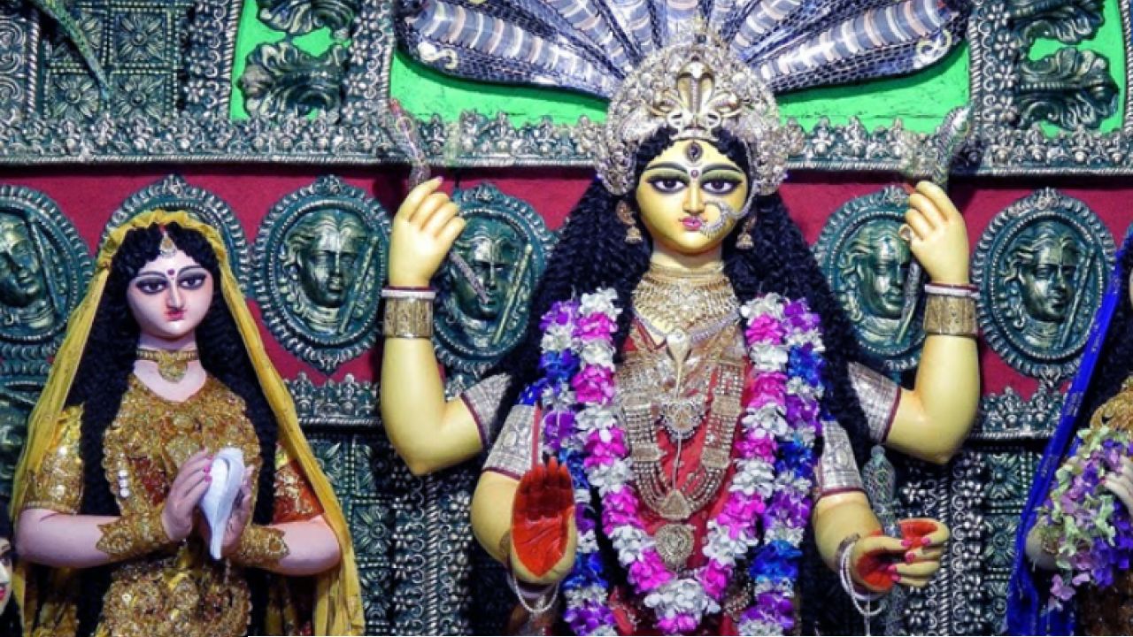 এই প্রথমবার মনসা পুজোয় হাফ ছুটি ঘোষণা রাজ্য সরকারের! জেনে নিন কারা এবং কোন জেলার বাসিন্দারা পাবেন বিশেষ সুবিধা