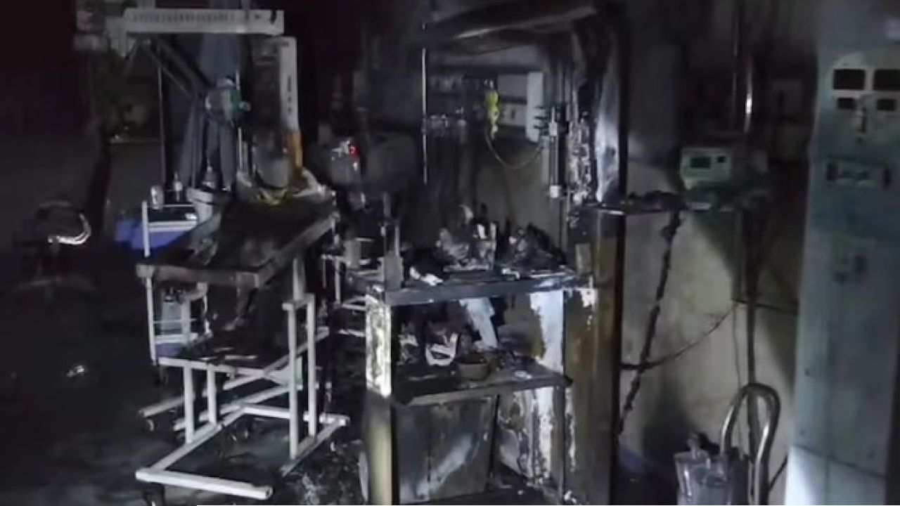 ভোরের আলো ফোটার আগেই সরকারি হাসপাতালে আগুন! ভেন্টিলেটর ফেটে জীবন্ত দগ্ধ ৩ সদ্যোজাত, কার গাফিলতিতে এই ভয়াবহ ট্র্যাজেডি?